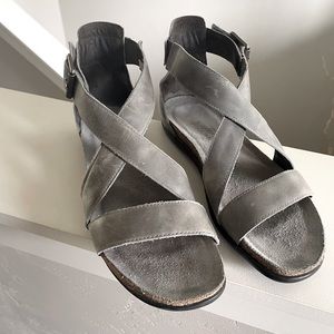 Naot gray leather sandal 38